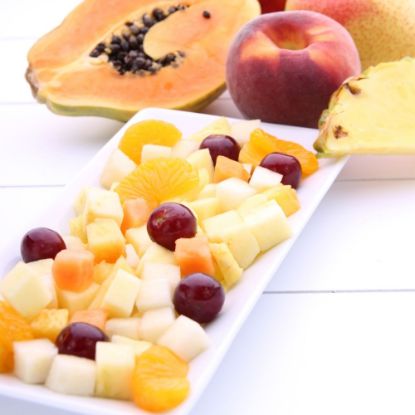 Bild von Fruchtcocktail "Hawai" mit der Beschreibung Apfel, Ananas, Birnen, Weintrauben, Pfirsiche, Mandarinen, Papaya