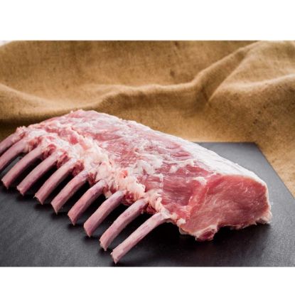 Bild von IBERICO  Schweine Carree, ca.2,4kg/Stück mit der Beschreibung Rückenstück mit ca.8-10 Rippen. Als Ganzes oder zum Portionieren zuzubereiten.