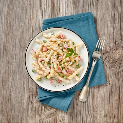 Bild von Nudelsalat "Spirelli" mit der Beschreibung Spiralnudeln und leckerem Gemüse wie knackigen Karotten, Erbsen und fruchtiger Paprika.
