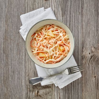 Bild von Farmersalat mit der Beschreibung Weißkohl, saftige Karotten, würziger Sellerie, exotische Ananas und eine feine Gewürzsauce