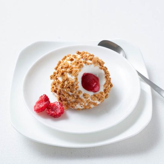 Bild von Tartufo Cheescake 85g mit der Beschreibung mit Himbeer-Erdbeer-Kern