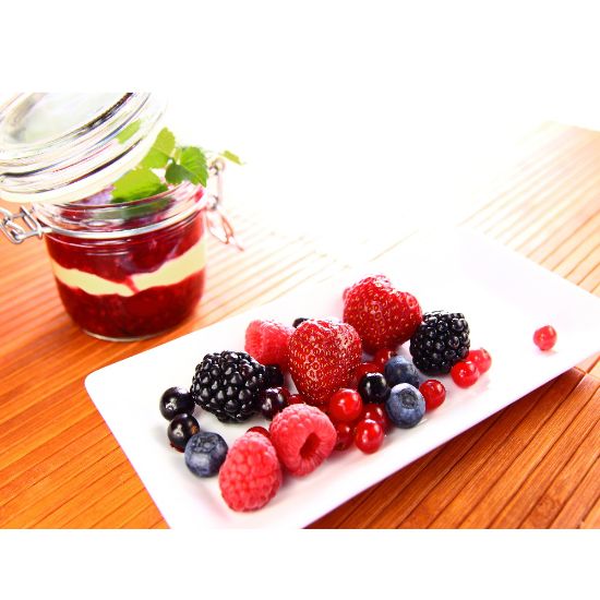 Bild von Beerencocktail mit der Beschreibung Rote & schwarze Johannisbeeren, Heidelbeeren, Erdbeeren, Himbeeren & Brombeeren
