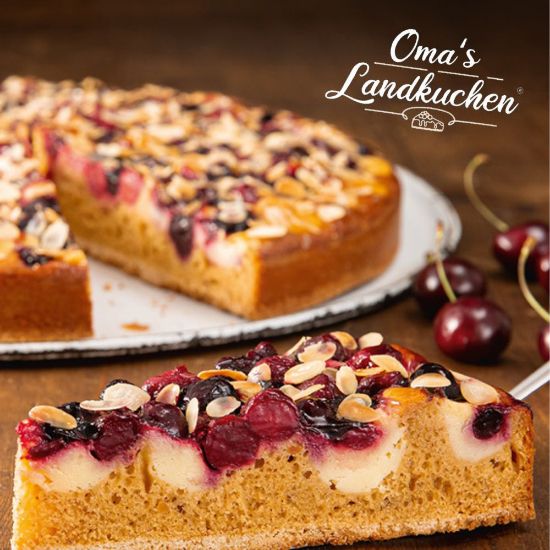 Bild von Oma´s Landkuchen Kirsch-Mandel mit der Beschreibung Ø38 cm / 3.300g / geviertelt