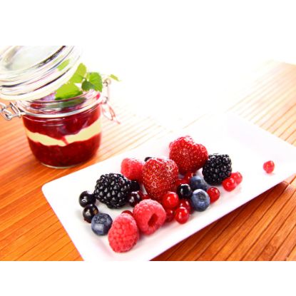 Bild von Beerencocktail mit der Beschreibung Rote & schwarze Johannisbeeren, Heidelbeeren, Erdbeeren, Himbeeren & Brombeeren