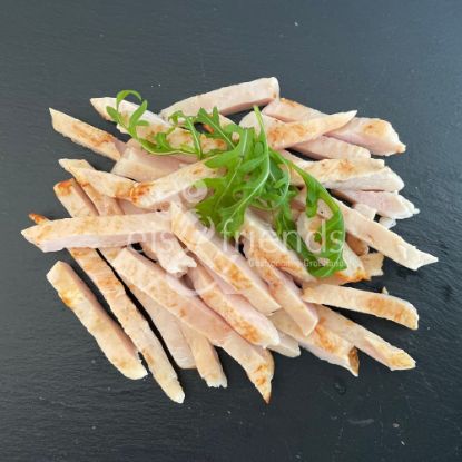 Bild von LAGOUMERA Hähnchenbruststreifen gegart & gebraten mit der Beschreibung Saftige Streifen aus der Hähchenbrust. Ideal für Salate & Geschnetzeltes.Portionsweise entnehmbar.