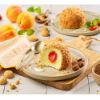 Bild von Eisdessert Marillenknödel 150 ml mit der Beschreibung Eis Vanillegeschmack mit Marillenfruchtzubereitung & Amarettini-Haselnusskrokantstreusel