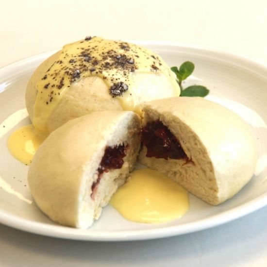 Bild von Germknödel mit Heidelbeerfüllung 170g mit der Beschreibung mit leckerer Heidelbeerfüllung fertig gegart.