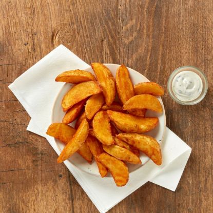 Bild von TIFA Kartoffelecken mit Schale mit der Beschreibung Gewürzt & vorblanchiert. Solo sehr lecker mit einem Dip oder als Belage z.B. einem guten Steak.