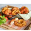 Bild von Pizza Donut Mischkiste 2-fach sortiert, 100g mit der Beschreibung Tomate-Basilikum & Cheeseburger Style, ferti gebacken