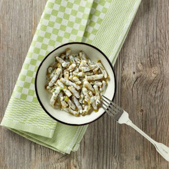 Bild von Bohnensalat in Joghurt-Dress. mit der Beschreibung abgeschmeckt mit feinem Dill und Bohnenkraut in einer cremig-leichten Joghurtsauce