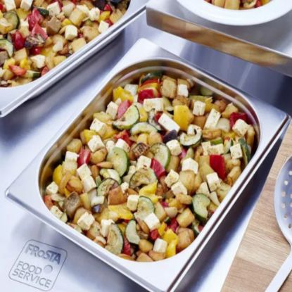 Bild von FRoSTA Patros Pfanne, vegetarisch mit der Beschreibung Spezialität nach mediterraner Art mit frittierten Kartoffelwürfeln, Patros®-Käsewürfeln