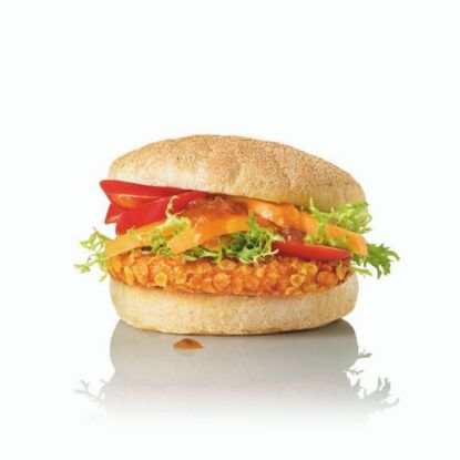 Bild von Crunchy Chik'n Burger 135g mit der Beschreibung Aus saftigen Hähnchenbruststücken mit knusprig-scharfer Cornflakes-Panade, fertig gegart
