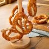 Bild von FF-Soft Brezel mit Sesam 80g mit der Beschreibung Laugenbrezel fertig gebacken
