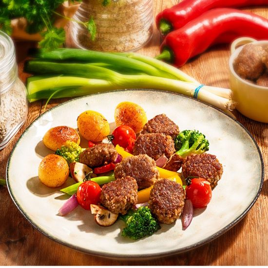 Bild von Rinder-Partyfrikadelle 25g mit der Beschreibung mit 40% Rind & 10% Gerste, ohne Fett gebraten, gewürzt,saftig & locker, ohne Zwiebel