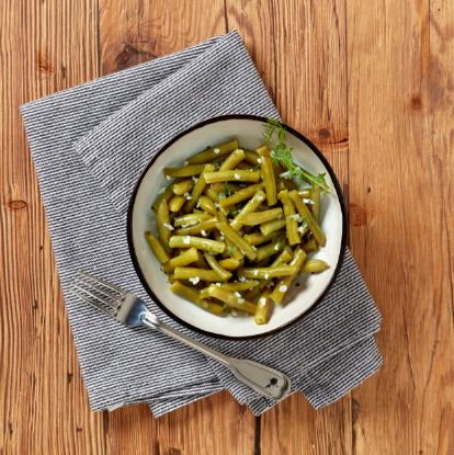 Bild von Bohnensalat, klar 1er mit der Beschreibung grüne Brechbohnen, aromatische Zwiebeln, feiner Dill und würziges Bohnenkraut