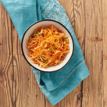 Bild von Karibischer Rohkostsalat mit der Beschreibung Weißkohl, leckere Maiskörner und knackige Paprika,Ayvarpaste,Peperoni