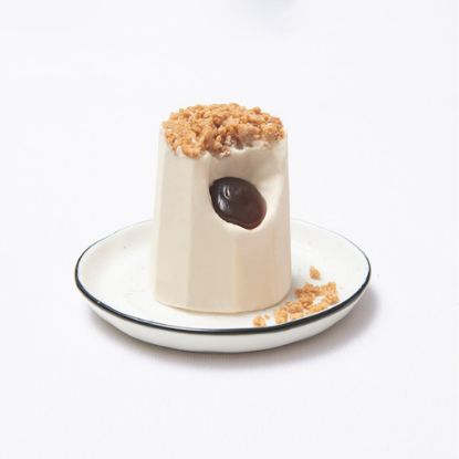 Bild von Semifreddo al Vecchio Amaro del Capo mit der Beschreibung Vecchio Amaro del Capo - Parfait mit Butterstreusel, servierfertig