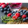 Bild von Beerencocktail mit der Beschreibung Rote & schwarze Johannisbeeren, Heidelbeeren, Erdbeeren, Himbeeren & Brombeeren