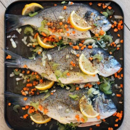 Bild von Dorade Royal 400-600g mit der Beschreibung ausgenommen, ganzer Fisch