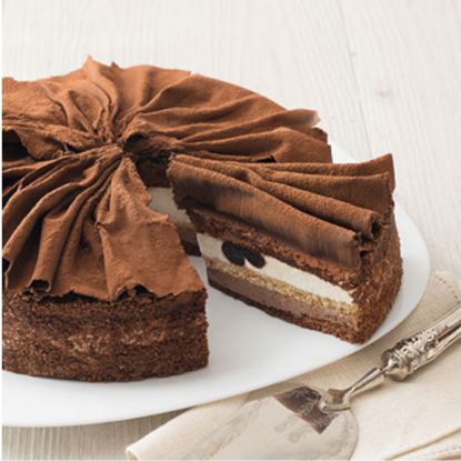 Bild von Selva Nera  Ø24cm mit der Beschreibung Torte Schwarzwädler Art mit Amarena-Kirschen, in 12Stk vorgeschnitten