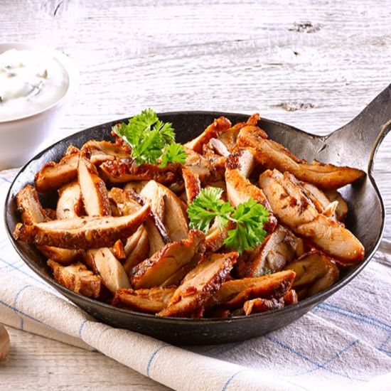 Bild von Hähnchen-Pfannengyros, gebraten mit der Beschreibung Zartes Hähnchenoberkeulenfleisch, typisch gewürzt, vorgebraten, in Streifen geschnitten
