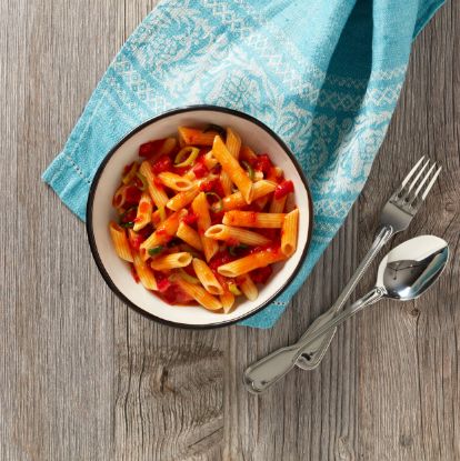 Bild von Nudelsalat "Mediterran" mit der Beschreibung Penne Rigate in einer pikanten Würzpaste aus Lauch, Paprika, Tomaten und Auberginen